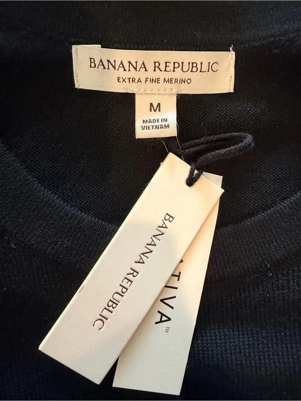 Banana Republic Extra Fine Merino Wool Black Crewneck Sweater Size M NWT #0422